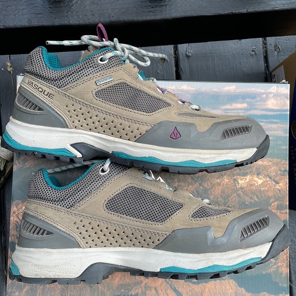 VASQUE HIKING BOOTS - Picture 6 of 11